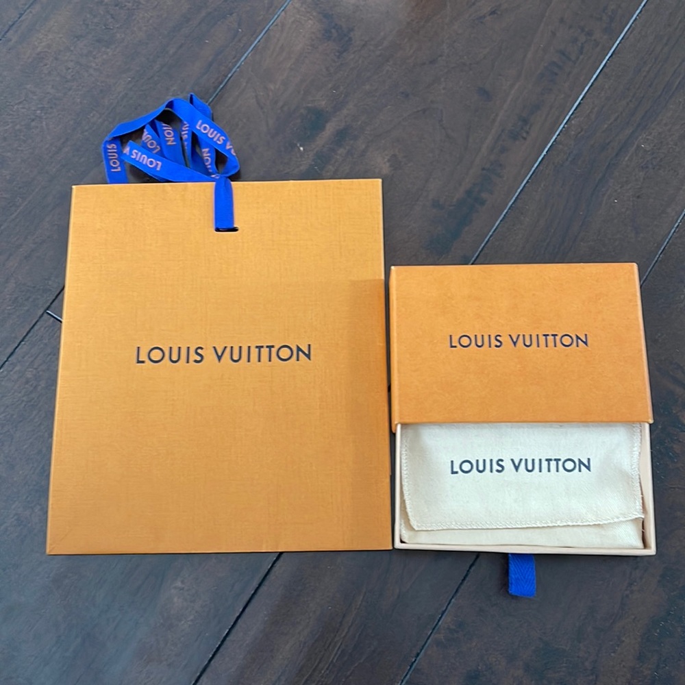 Louis Vuitton pull out box and small bag set